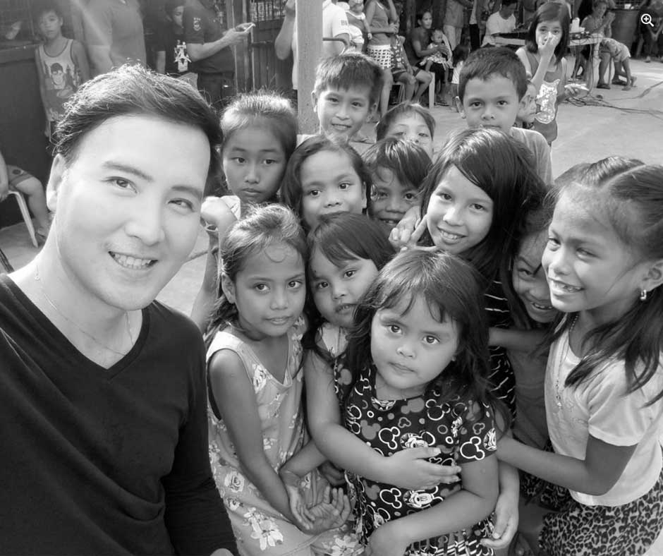 Jon Joven Uy and children at Balesin Island