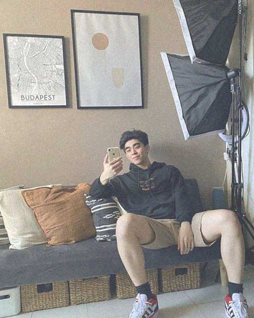 Artdesignph influencer with the Budapest map line poster